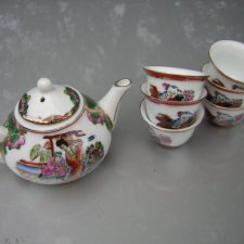 miniaturowy użytkowy orientalny porcelanowy zestaw do celebracji herbaty