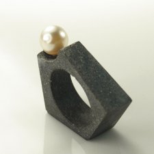 Pierścionek z perłą