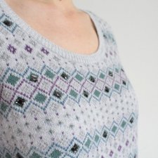 Sweter z kryształkami