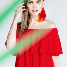 Kolczyk z piórami. Czerwono-żółty.