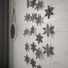 Girlanda z filcowymi śnieżynkami