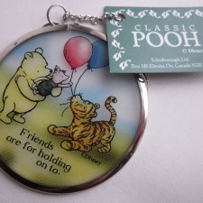 CLASSIC POOH  DISNEY - FRIENDS ARE FOR HOLDING ON TO.  - nowa z metką oryginalna dekoracja, zawieszka, bombka