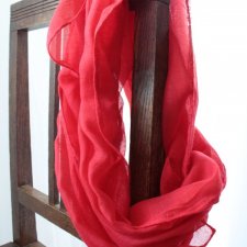 Lekki komin energetyczna czerwień