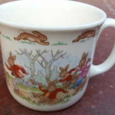 Bunnykins Doulton porcelanowy kolekcjonerski użytkowy dość duży szlachetnie porcelanowy kubek uroczo zdobiony