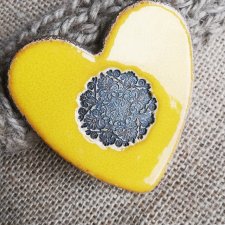 Serce ceramiczne magnes - unikatowy wzór - serce mandala - żółta dekoracja - wyjątkowy upominek hand-made - dekoracje WABI-SABI - Ceramika GAIA