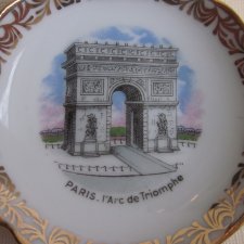 LIMOGES FRANCE  - PARIS.  I'ARC  DE TRIOMPHE - kolekcjonerska porcelana - niewielki talerzyk - podstawek