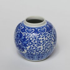 porcelana z niebieskim wzorem
