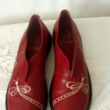 HISZPAŃSKIE BUTY Z HAFTEM