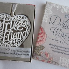 DELICATE WORDS - TRUE FRIEND -  AŻUROWA ZAWIESZKA - Ażurowe SERCE  - SYMBOLICZNY PREZENT DLA PRZYJACIELA