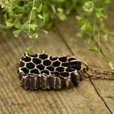 Honeycomb necklace - naszyjnik z prawdziwym plastrem miodu