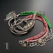 Otohime srebrny smok naszyjnik z jadeitami i granatami