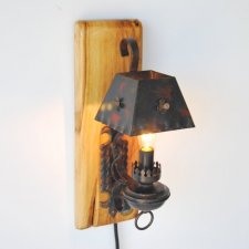 Stara lampa ścienna z metalu i drewna orzecha