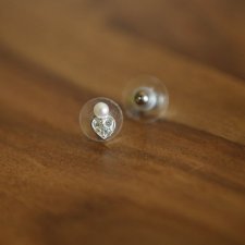 Kolczyki wkręcane serduszka z perełką kryształki