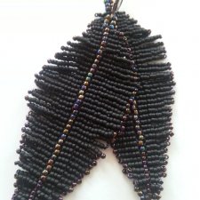 czarne piórka - kolczyki beading