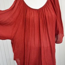 luźna w kolorze wina