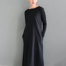 Sukienka czarna z kieszeniami "Cru"