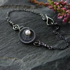 Konstelacja z perłą - minimalistyczna, srebrna bransoleta z motywem wire wrapping
