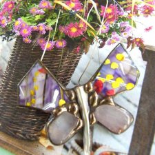 Broszka: Fioletowy motyl malowany