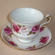 QUEEN ANNE BONE CHINA MADE IN ENGLAND