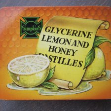 SIMPKIN'S - GLYCERINE LEMONAD HONEY PASTILLES - ORYGINALNA STARA PUSZECZKA PO PASTYLKACH IDEALNA NA PODRÓŻNE CUKIERKI