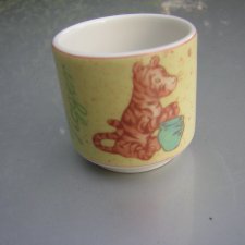 classic Pooh by Royal Doulton  WINNIE THE POOH 2001 DISNEY