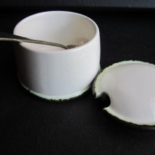 WEDGWOOD lata 70-e -oryginał - pojemnik na przyprawy, chrzan