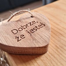 Drewniany breloczek serce - Dobrze, że jesteś, brelok z grawerem, prezent na walentynki, dzień kobiet, serduszko z drewna