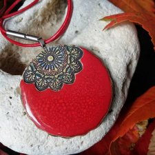 Czerwony naszyjnik ceramiczny -  ręcznie wykonany czerwony wisiorek MANDALA - biżuteria idealna na prezent - naszyjnik hand-made - biżuteria autorska