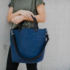 marmollada - torebka filcowa średnia INDYGO na skos i do ręki z czarnymi dodatkami