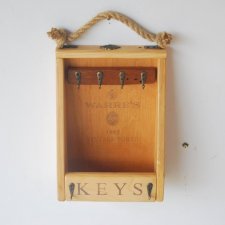 Wieszak na klucze, klucznik z palety