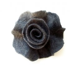 Filcowa broszka - kwiat - Odcienie szarości