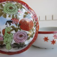 JAPAN ART HAND PAINTED - SYGNOWANE RĘCZNIE MALOWANE PORCELANOWE PUZDRO