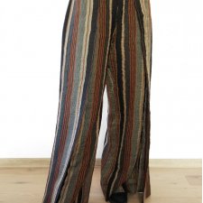 Spodnie w paski z szerokimi nogawkami