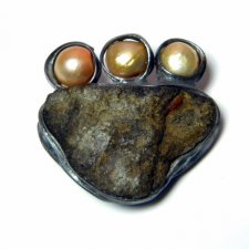 surowy bursztyn bagienny i łososiowe- broszka