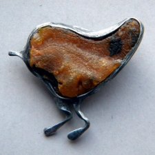 bursztynowy ptaszek - broszka