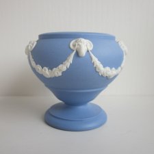 Unikatowa forma Wedgwood Antique 1954   -bogato zdobiony biskwitowy kolekcjonerski elegancki pojemnik wazonik