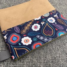 Kosmetyczka-etui w autorski wzór graficzny