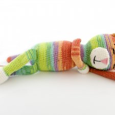 Kot tęczowy szydełkowy