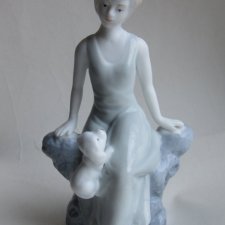 w stylu Nao Lladro -niespotykana porcelanowa figurka 19,5 cm  wysokości -ciekawe połączenie wykończenia biskwitowego i błyszczącego