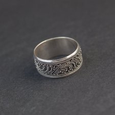 srebrny pierścionek w orientalnym stylu