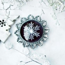 broszka ze śnieżynką w szkle - idealna jako świąteczny prezent