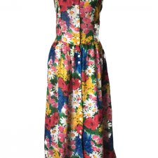 Kolorowa sukienka w malowane kwiaty zapinana na guziczki