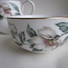 CROWN -  NIESPOTYKANA EKSKLUZYWNA PORCELANA  - FANTASTYCZNE ELEGANCKIE  KWIATOWE ZDOBIENIE - CIEKAWA FORMA