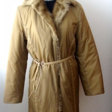 WYPRZEDAZ !!! - OCIEPLANY PŁASZCZ Z FUTERKIEM