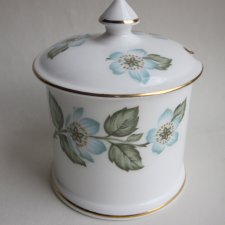 CROWN -  NIESPOTYKANA EKSKLUZYWNA PORCELANA  - FANTASTYCZNE ELEGANCKIE  KWIATOWE ZDOBIENIE - CIEKAWA FORMA