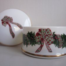 LAURA ASHLEY COLLECTIBLES 1995 - FINE BONE CHINA - porcelanowe puzderko