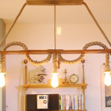 Lampa wisząca z deski, stara deska czereśni, żyrandol z deski, drewniana lampa sufitowa