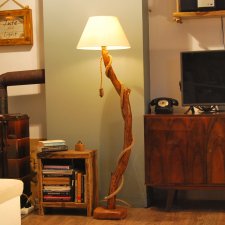 Lampa podłogowa z wygiętej gałęzi, drewniana lampa stojąca, lampa ze starego drewna, lampa z lin jutowych