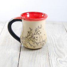Kubek ceramiczny sgraffito "Kot na gałęzi"