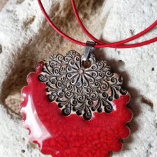 Czerwony naszyjnik ceramiczny -  ręcznie wykonany czerwony wisiorek MANDALA na szczęście - biżuteria idealna na prezent - biżuteria autorska GAIA
